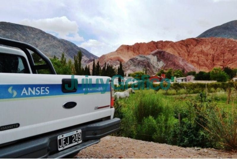 ANSES camioneta Cerros de los Siete Colores Jujuy