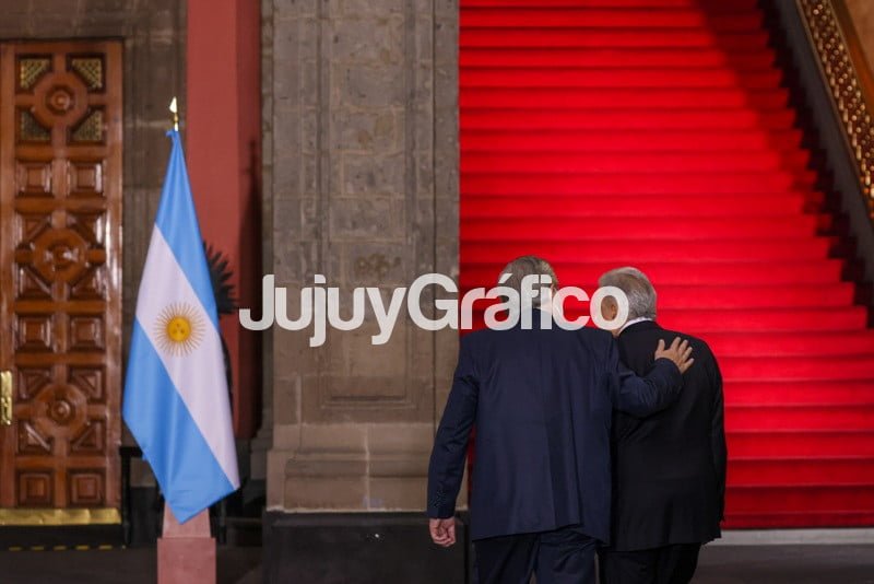 Fernandez mantuvo su agenda de trabajo con su par de Mexico 3