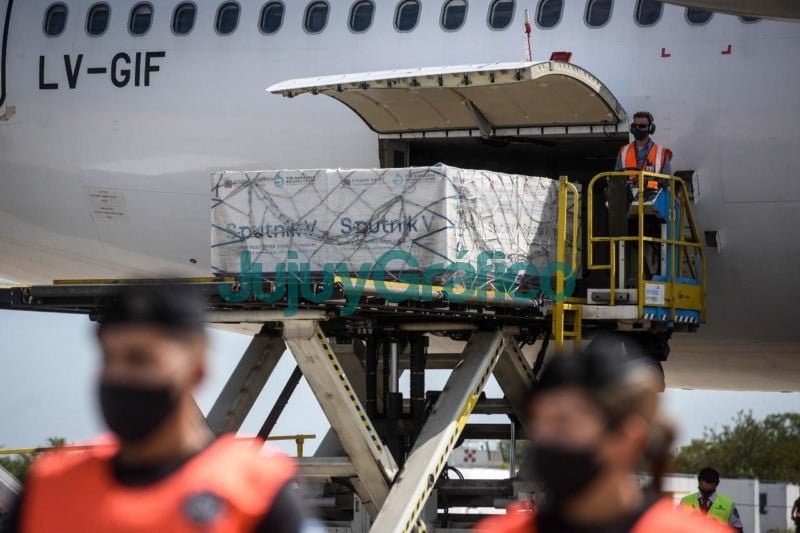 Arribó el avión de Aerolíneas Argentinas con 330.000 dosis 1 de la vacuna Sputnik V 2 Arribo el avion de Aerolineas Argentinas con 330.000 dosis 1 de la vacuna Sputnik V 04