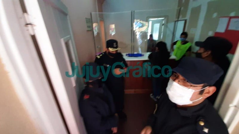 Capacitadores laborales ocuparon la sede de la UCCEPPI en respuesta a los recortes salariales 2 Capacitadores laborales ocuparon la sede de la UCCEPPI en respuesta a los recortes salariales 01