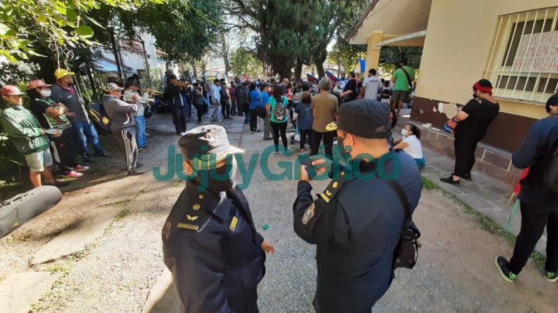 Capacitadores laborales ocuparon la sede de la UCCEPPI en respuesta a los recortes salariales 4 Capacitadores laborales ocuparon la sede de la UCCEPPI en respuesta a los recortes salariales 05
