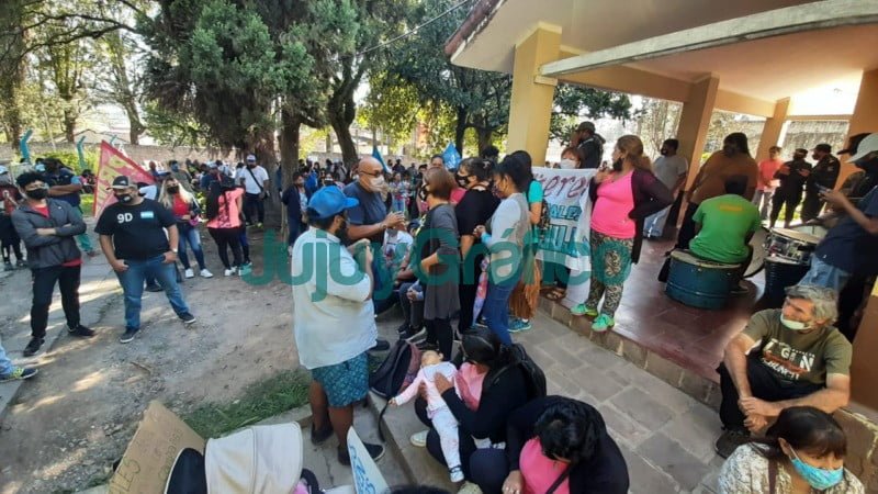 Capacitadores laborales ocuparon la sede de la UCCEPPI en respuesta a los recortes salariales 6 Capacitadores laborales ocuparon la sede de la UCCEPPI en respuesta a los recortes salariales 06