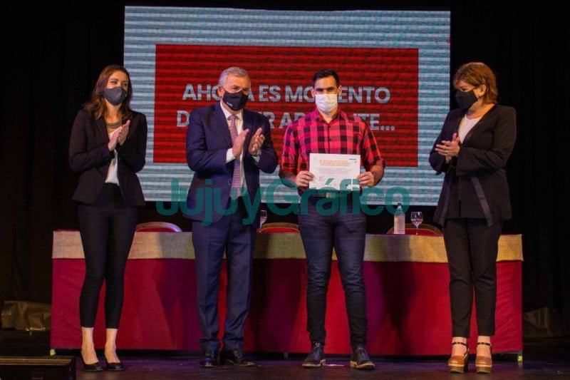Morales entregó recursos no reembolsables a emprendedores sustentables 2 Morales entrego recursos no reembolsables a emprendedores sustentables 2