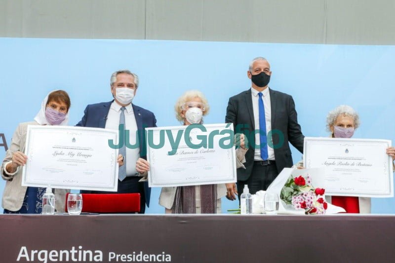 homenaje a las Abuelas y Madres de Plaza de Mayo 03