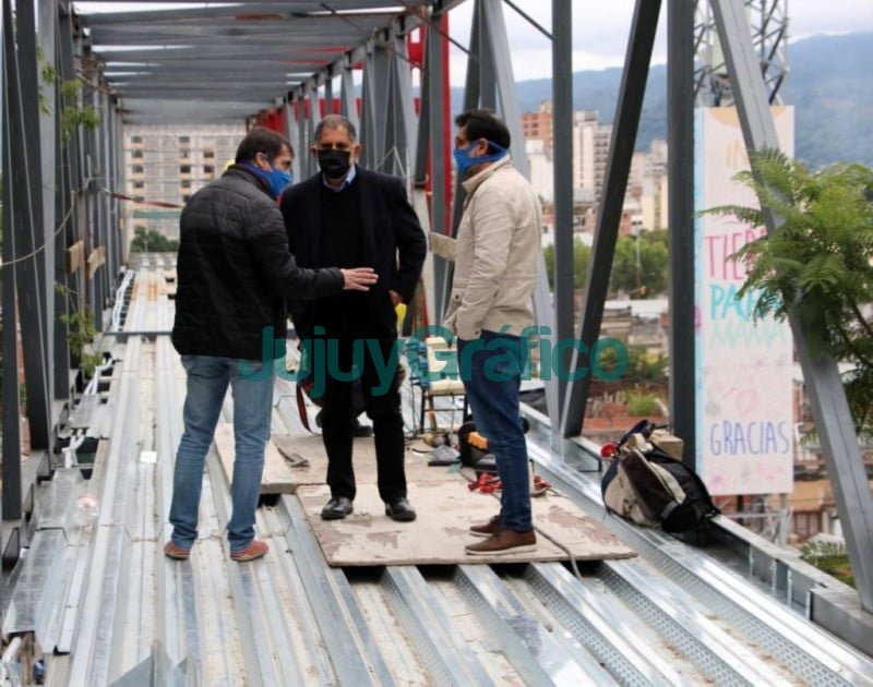 Aguiar y vecinos pondedaron las obras del ascensor urbano