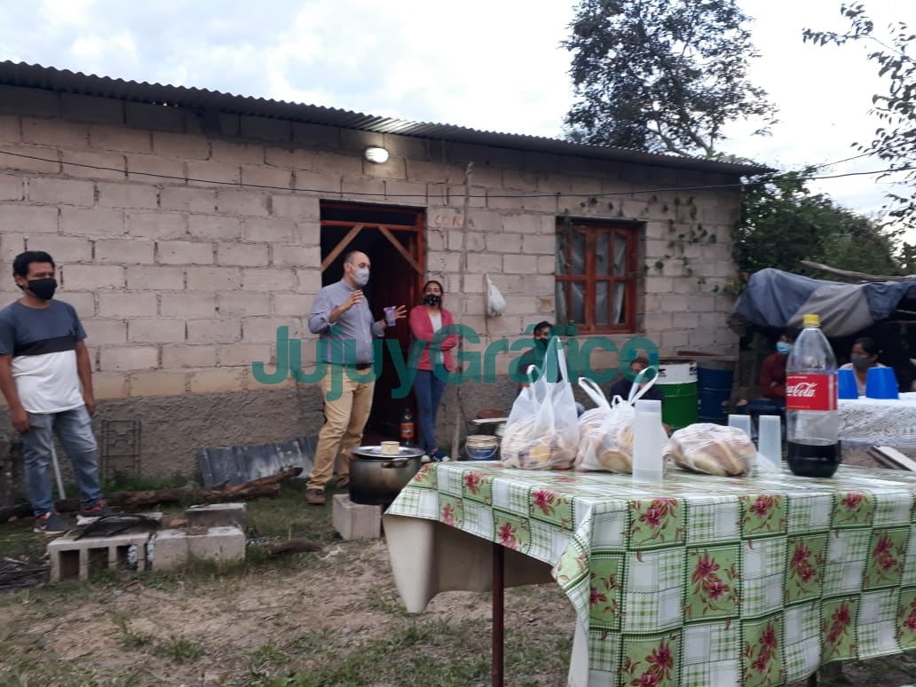 Domiguez recorrio las falencias del Barrio Obrero y tomo notas de los vecinos