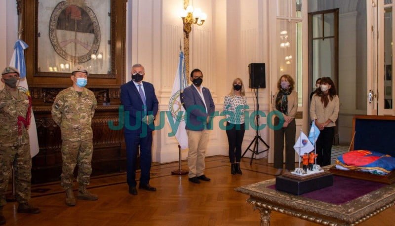 Morales recibió la Bandera de la Libertad Civil que recorrió el país 3 Morales recibio la Bandera de la Libertad Civil que recorrio el pais 2