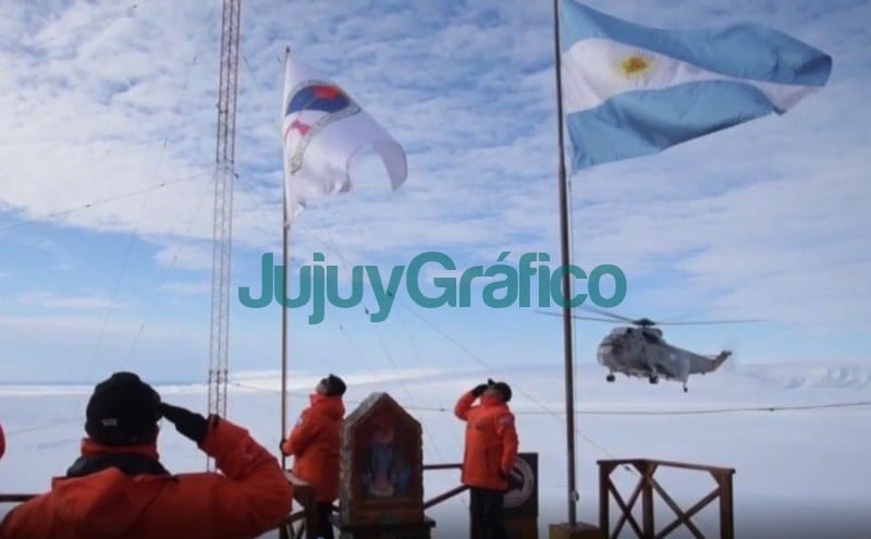 Morales recibió la Bandera de la Libertad Civil que recorrió el país 4 Morales recibio la Bandera de la Libertad Civil que recorrio el pais 4