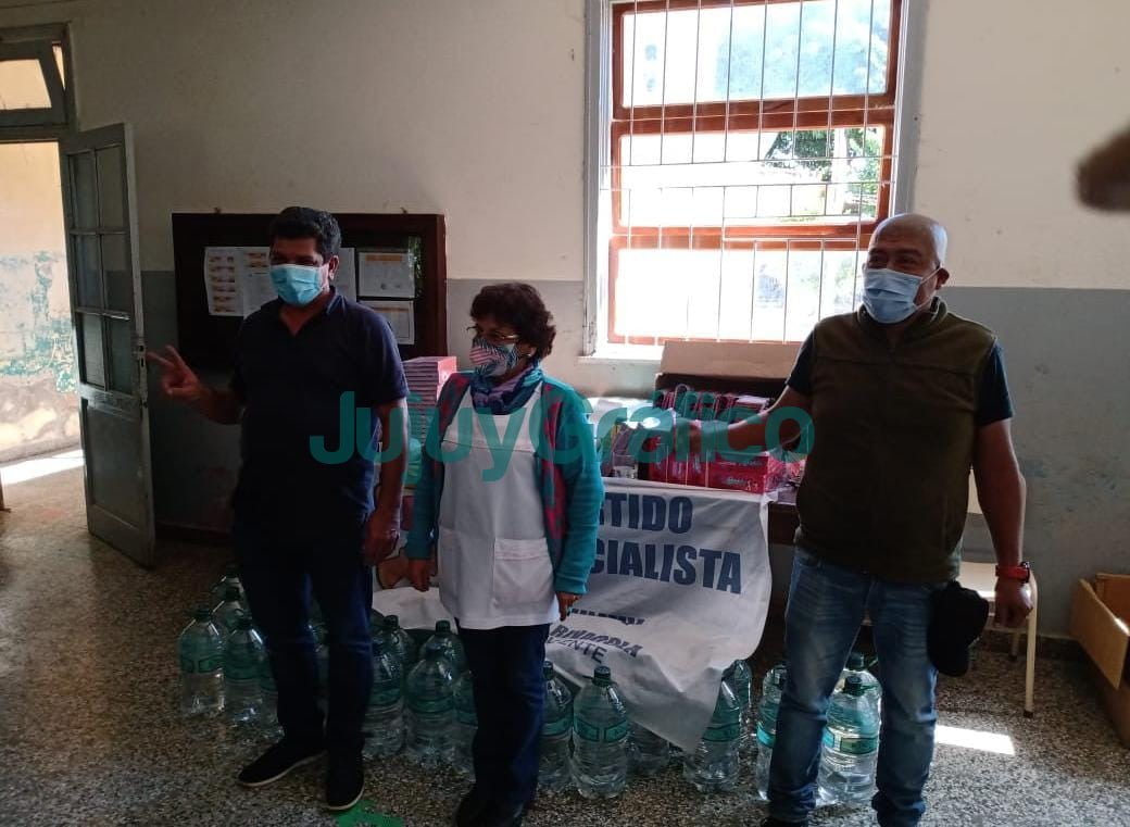 Preocupados por el estado edilicio de la Escuela N° 336 de Fraile Pintado chapean con bandera del PJ 3