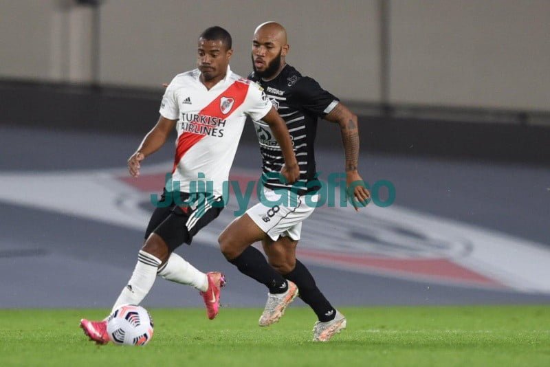 Trabajosa victoria de River ante Junior 2