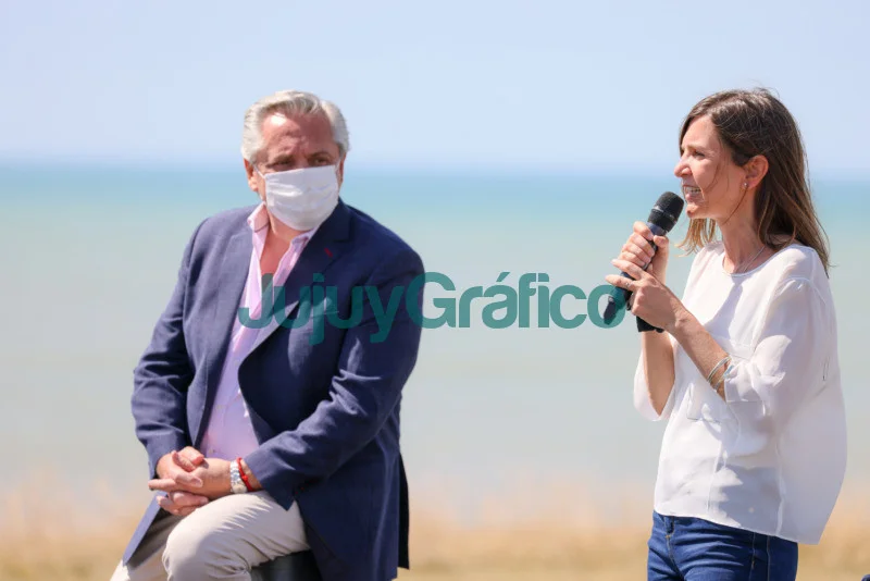 Raverta anunció que el aumento del 12,12% de movilidad jubilatoria le ganará a la inflación 1 Alberto Fernandez y Fernanda Raverta