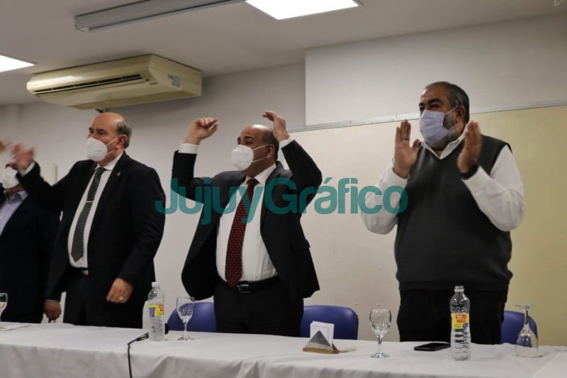 Apoyo del tucumano Manzur y del gordo de la CGT Daer a Rivarola 1