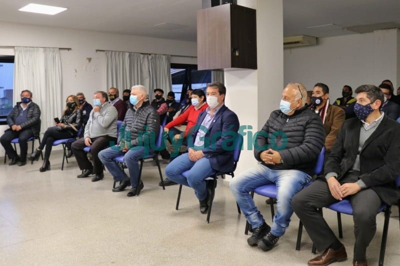 Apoyo del tucumano Manzur y del gordo de la CGT Daer a Rivarola 2