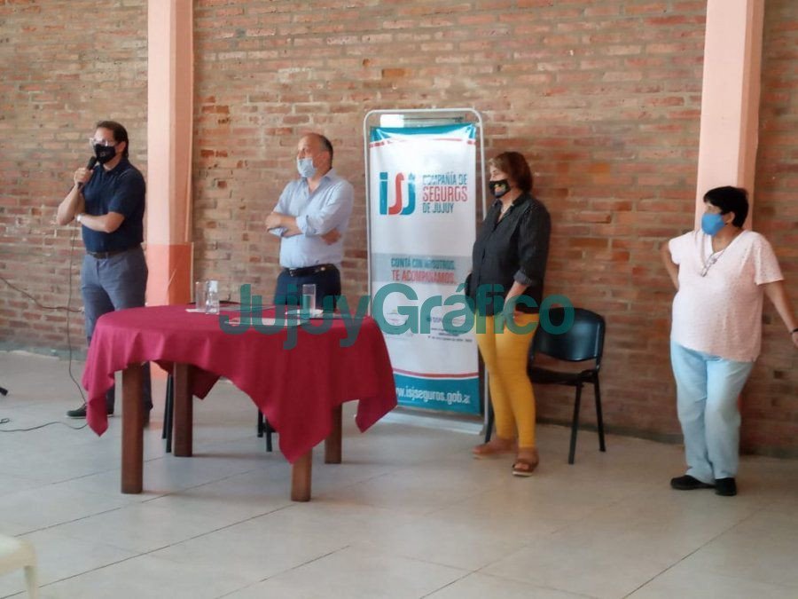 Equipo de trabajo de la Compania de Seguros de Jujuy recorre el interior 1