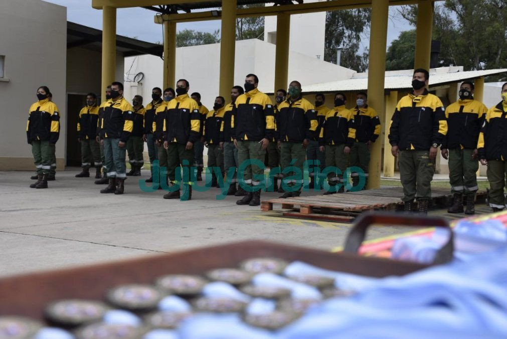 Morales reconocio a los combatientes de incendios forestales 2