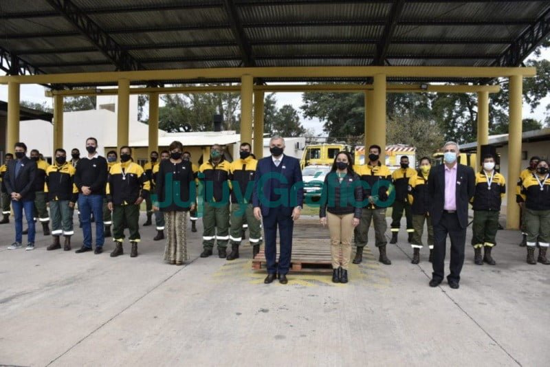 Morales reconocio a los combatientes de incendios forestales 3