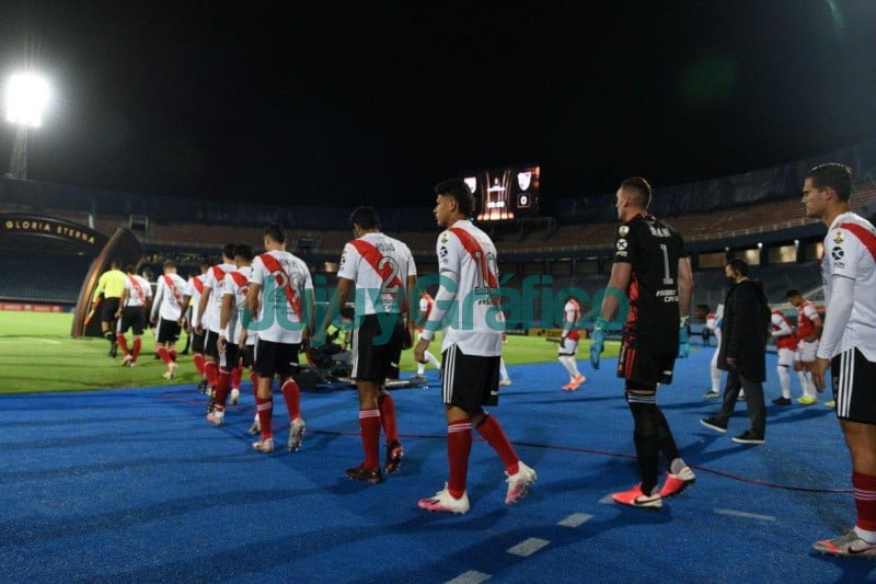 River no pudo con Santa Fe de Colombia y solo se trajo un empate 04