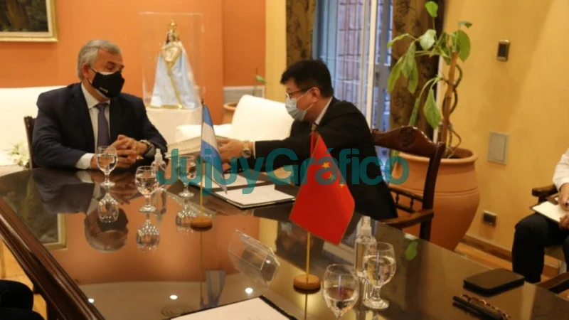 Rubrica del precontrato para ampliar el Parque Cauchari 1