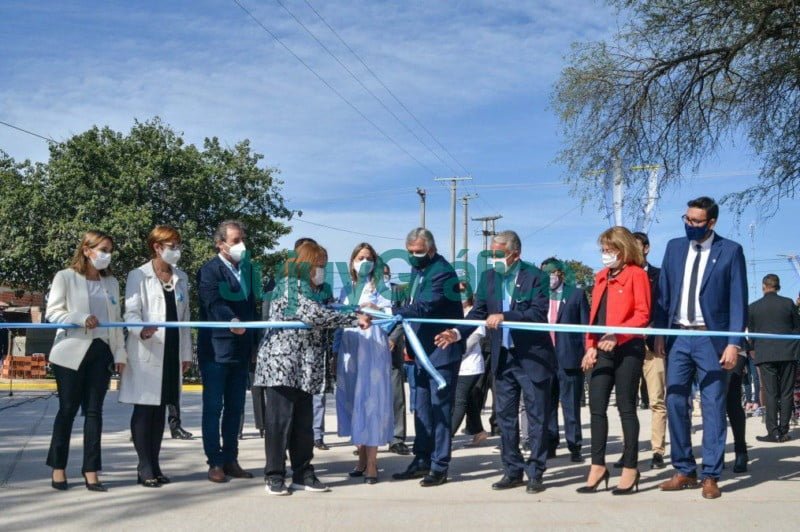 Se inaugurardon pavimentos e alumbrado publico en San Pedro 2