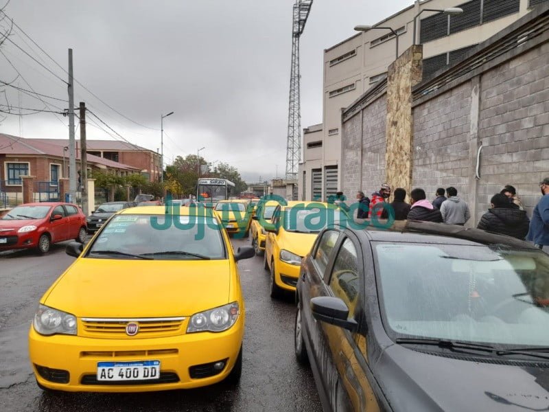 Taxistas buscan ayuda de la gobernacion para paliar las subas del GNC 1