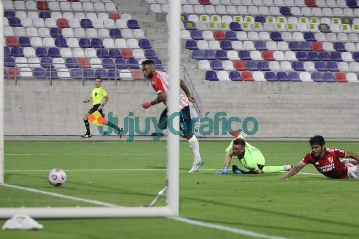 Valioso empate de River en Colombia 5 Valioso empate de River en Colombia 1