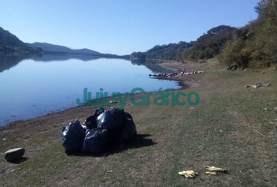 Operativo para limpiar el dique Los Alisos 1 Operativo para limpiar el dique Los Alisos 1