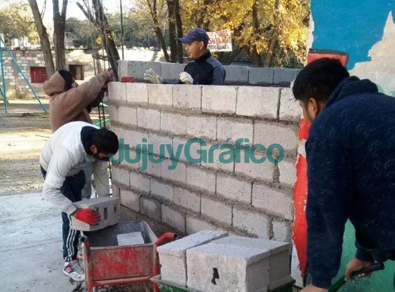Contraventores pagan su multa construyendo una casa para una familia carenciada 1 Contraventores pagan su multa construyendo una casa para una familia carenciada 1