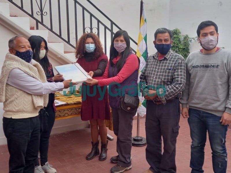El INAI entrego Carpetas Tecnicas a comunidades indigenas 1