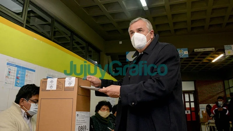 Gerardo Morales votando