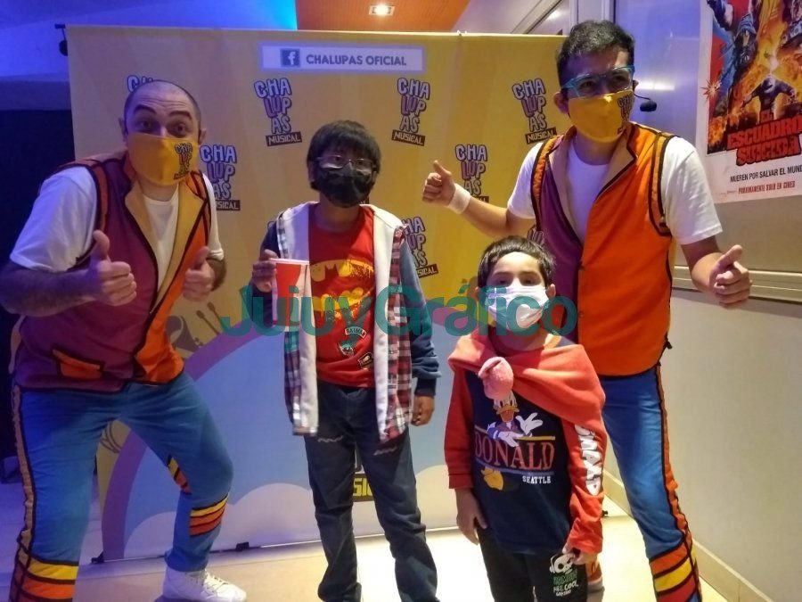 Éxito la programación Recreo Largo en Capital y el Interior 2 integrantes espectacuolo musical chalupas algunos ninos y ninas ramal