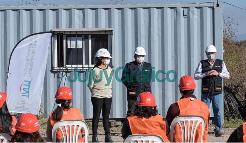jose paiquez vocal tecnico del ivuj y personal del organismo explicaron detalles la obra