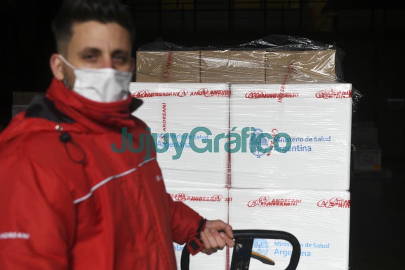Comenzo la distribucion de mas de 15 millon de dosis de Moderna para combinar vacunas 1