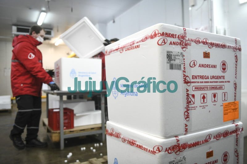 Comenzo la distribucion de mas de 15 millon de dosis de Moderna para combinar vacunas 3
