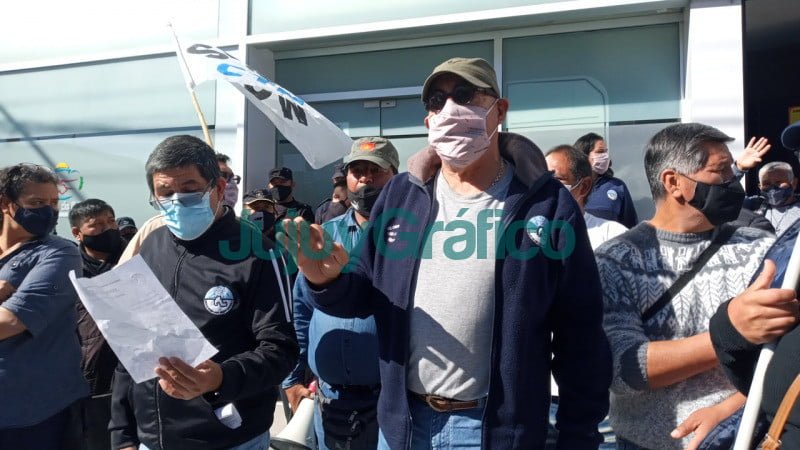 El SEOM entregó petitorios de apertura de paritarias en Trabajo y Gobernación 2 El SEOM entrego petitorios de apertura de paritarias en Trabajo y Gobernacion 2