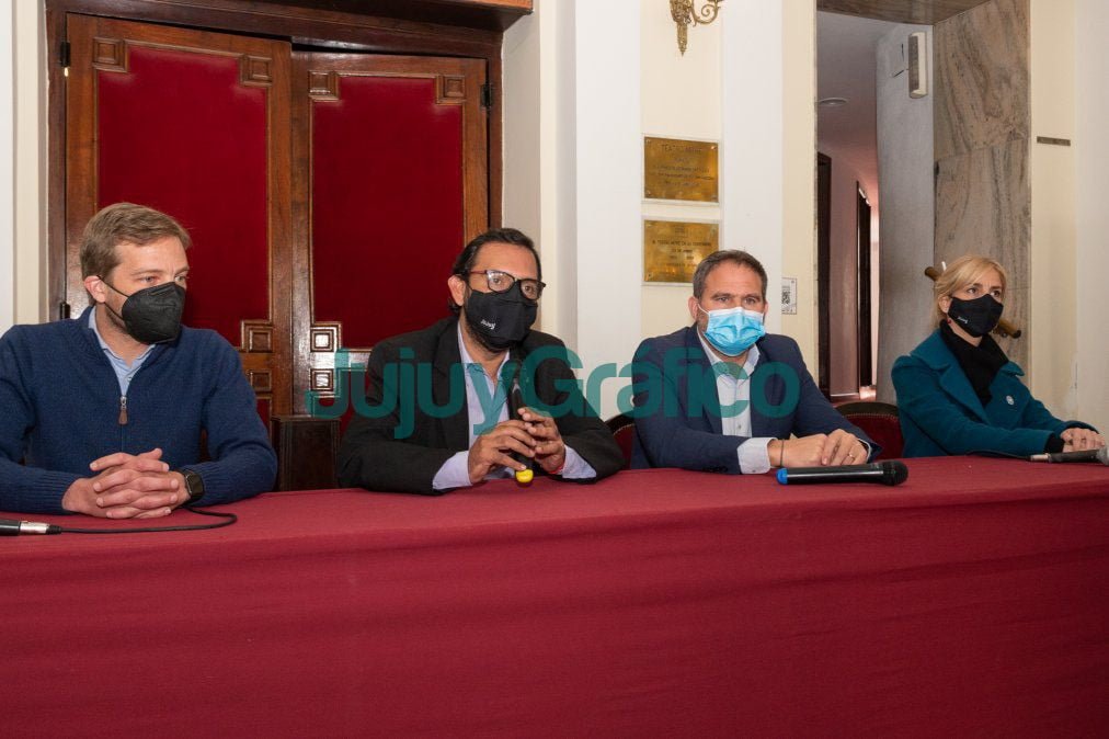 Gran festejo de los 120 años del Teatro Mitre 3 Gran festejo de los 120 anos del Teatro Mitre 1