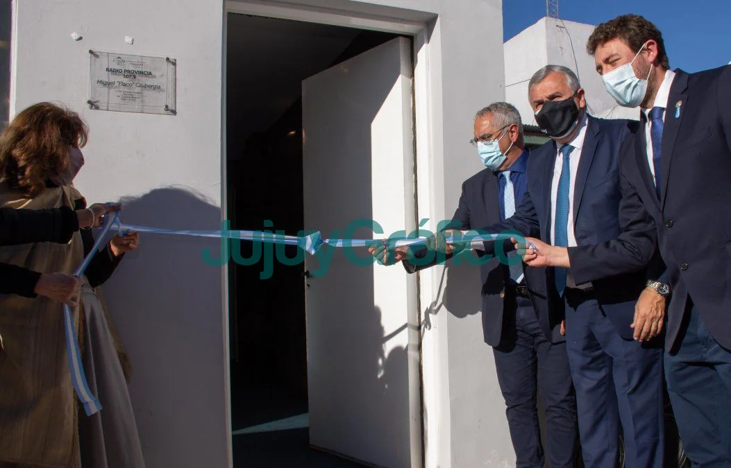 Homenaje a Miguel "Flaco" Giubergia en la inauguración de la primer radio pública de la provincia 2 Homenaje a Miguel Flaco Giubergia en la inauguracion de la primer radio publica de la provincia 1