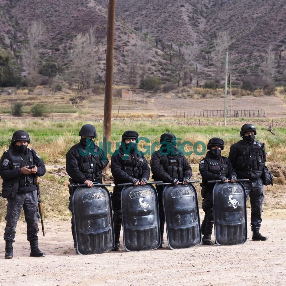 Indigenas de Huacalera cortaron Ruta 9 contra la inmobiliaria REMAX 7