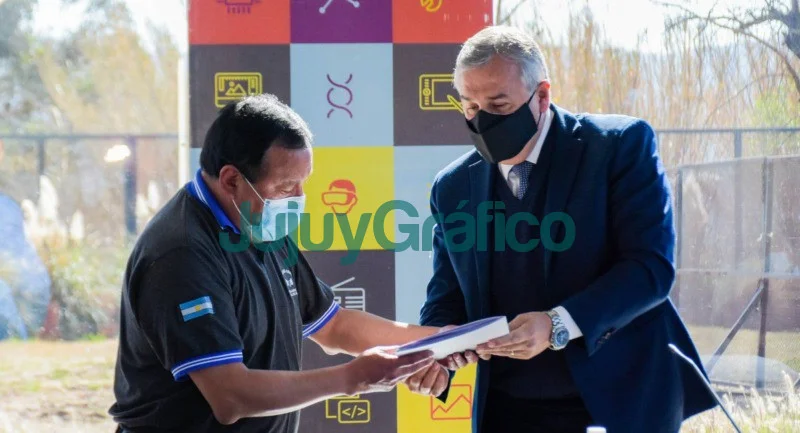 Morales entrego seguro de desempleo para ex trabajadores de El Aguilar 1