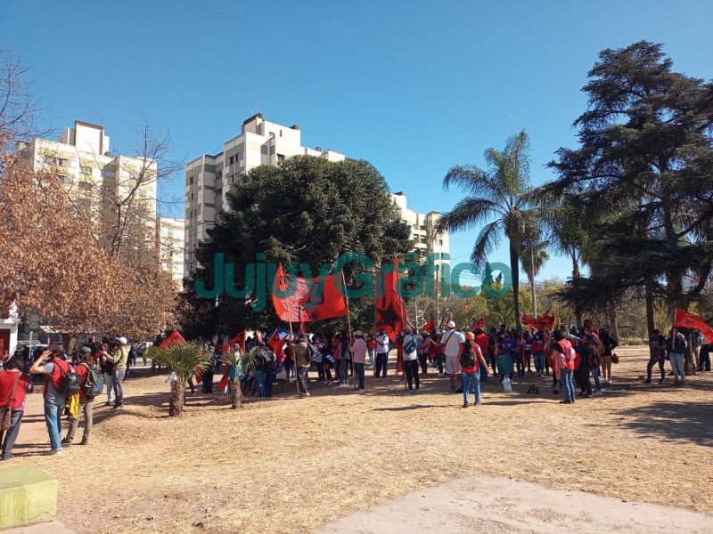 Movimientos Sociales se movilizaron a reclamar a la Gobernacion 1