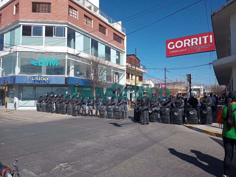 Movimientos Sociales se movilizaron a reclamar a la Gobernación 4 Movimientos Sociales se movilizaron a reclamar a la Gobernacion 4