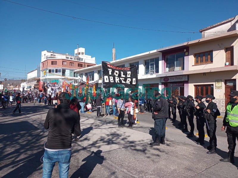 Movimientos Sociales se movilizaron a reclamar a la Gobernación 5 Movimientos Sociales se movilizaron a reclamar a la Gobernacion 5