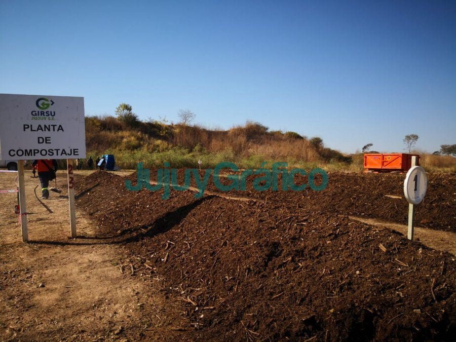 Playón de compostaje y de equipo de ozonización en el Centro Ambiental Jujuy 3 Playon de compostaje y de equipo de ozonizacion en el Centro Ambiental Jujuy 3
