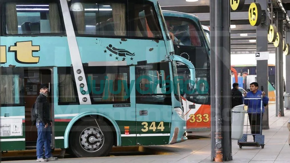 Paro de 72 horas de chóferes de colectivos de larga distancia 1 colectivos de larga distancia Terminal