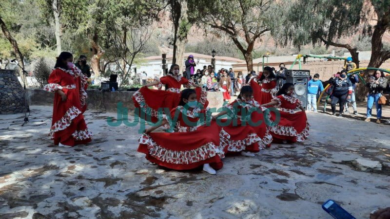 "Muestra Invernal 2021" de Talleres Libres de Artes y Artesanías sede Purmamarca 3 presentacion la plaza central la localidad purmamarca