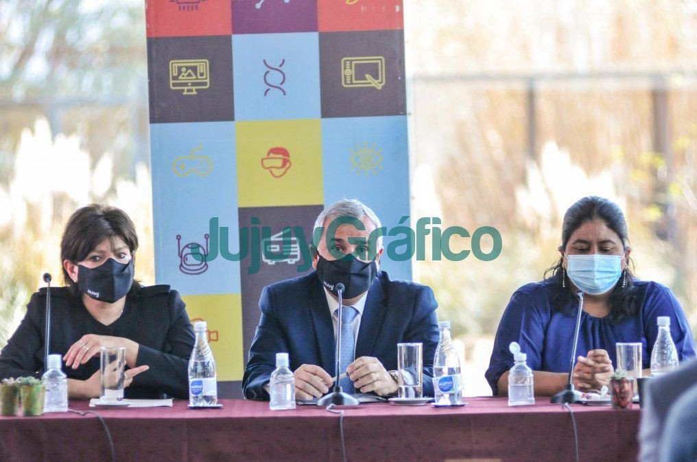 Emprendedores, ex recuperadores de los basurales reciben fondos 2 Emprendedores ex recuperadores de los basurales reciben fondos 1