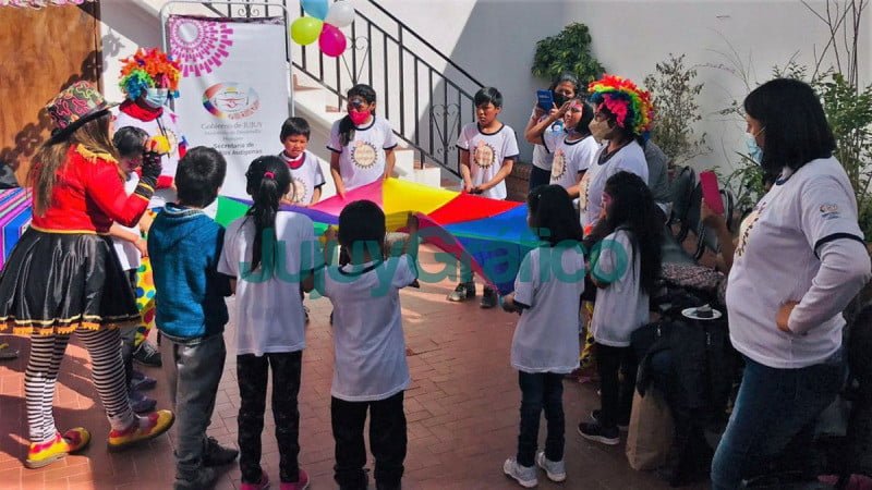 Niños aborígenes de Casillas visitaron Capital y la Experiencia FNE 3 Ninos aborigenes de Casillas visitaron Capital y la Experiencia FNE 3