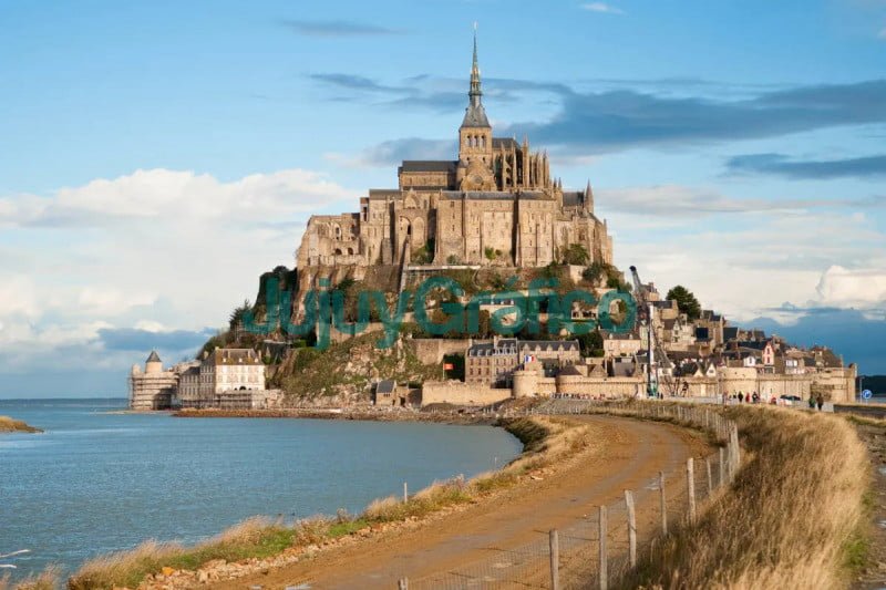 Seis palacios de cuentos de hadas que inspiraron algunas de las mejores películas animadas 3 mont saint michel