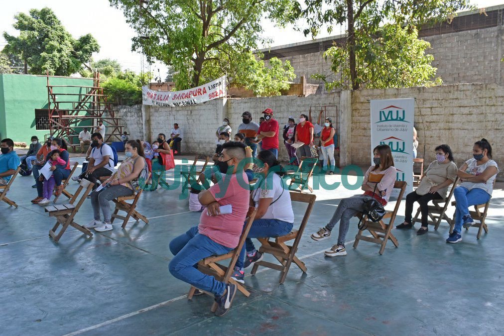 En Caimancito avanza la construccion de 50 viviendas del IVUJ 3