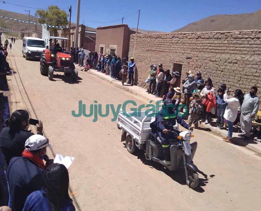 Tractor y carro moto para el Comisionado Municipal de Coranzuli 2