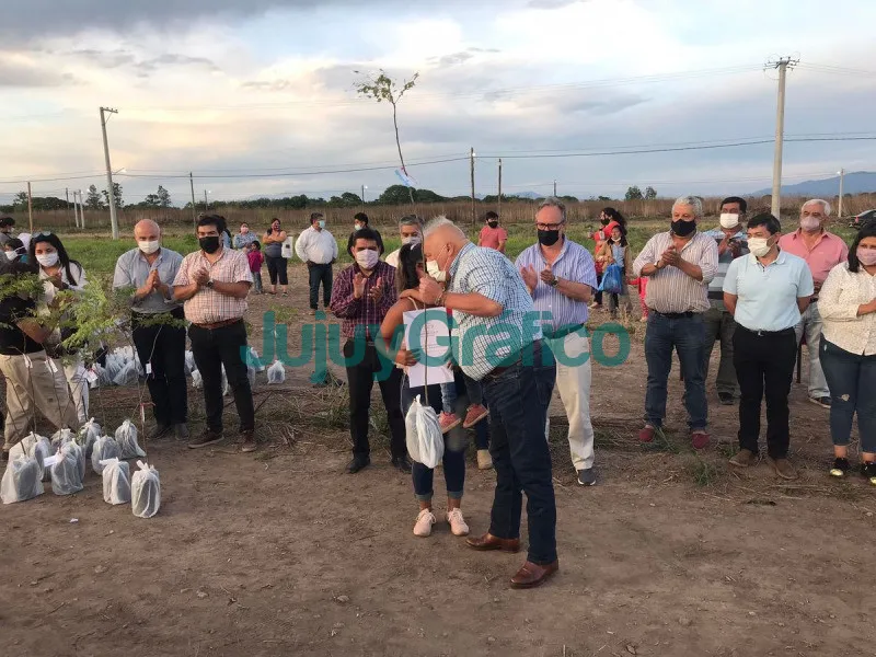 118 adjudicatarios de El Carmen recibieron lotes 3 Jujuy Hábitat cumplió 8 años de acceso legal a la tierra fiscal